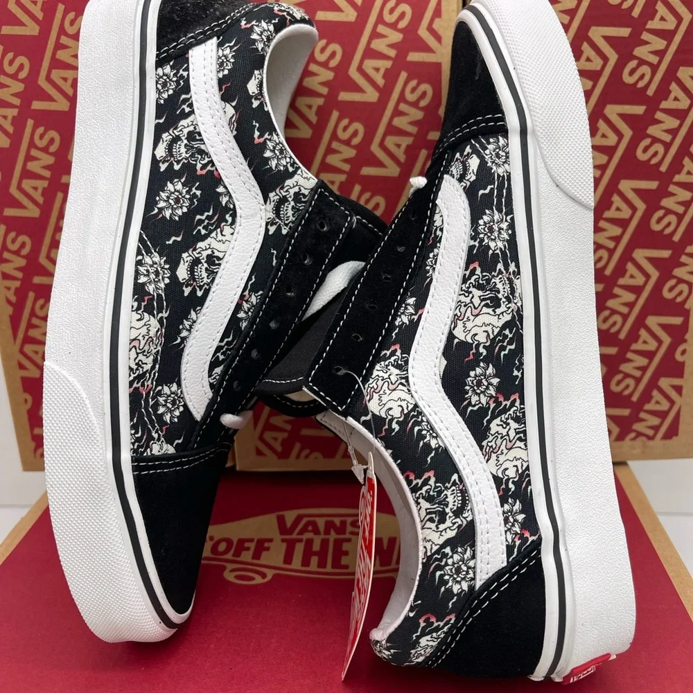 Vans Men’s Old Skool
(Flash Skulls)Multi/True White Sneakers 
VN0A38G118C - Picture 4 of 16